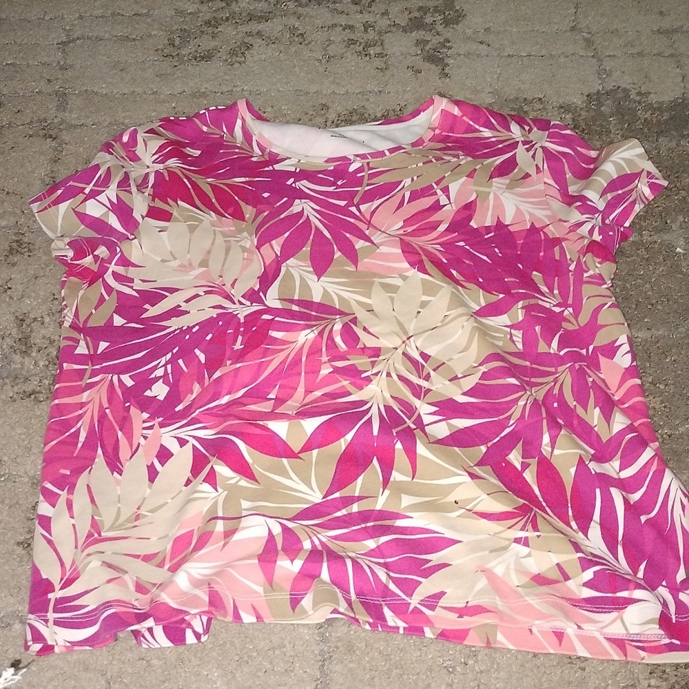 Croft and Barrow -Pink Palm Frond Pattern, Short sleeve Top